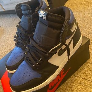 ROYAL BLUE JORDAN RETRO 1